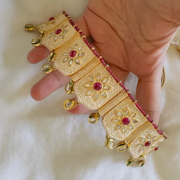 Brand new antique gold plated Indian Pakistani kundan Gold & Pink Necklace Set